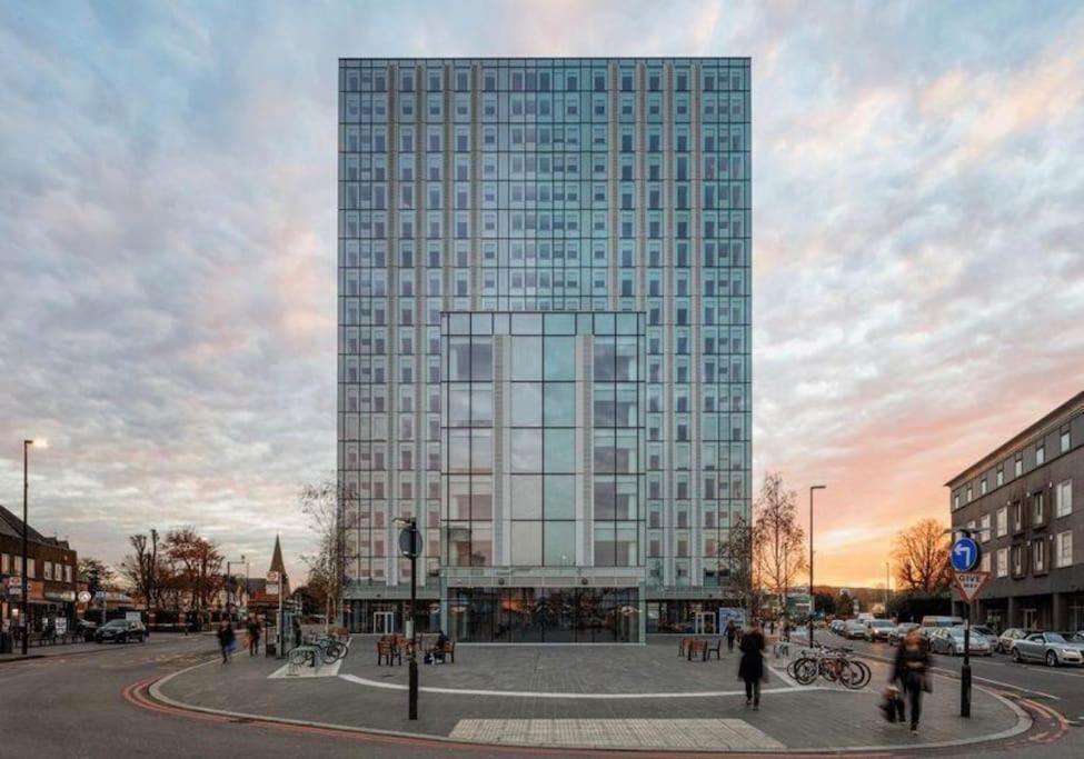 Апартаменти Sleep 7 20 Mins From London Waterloo Bp8 Екстер'єр фото