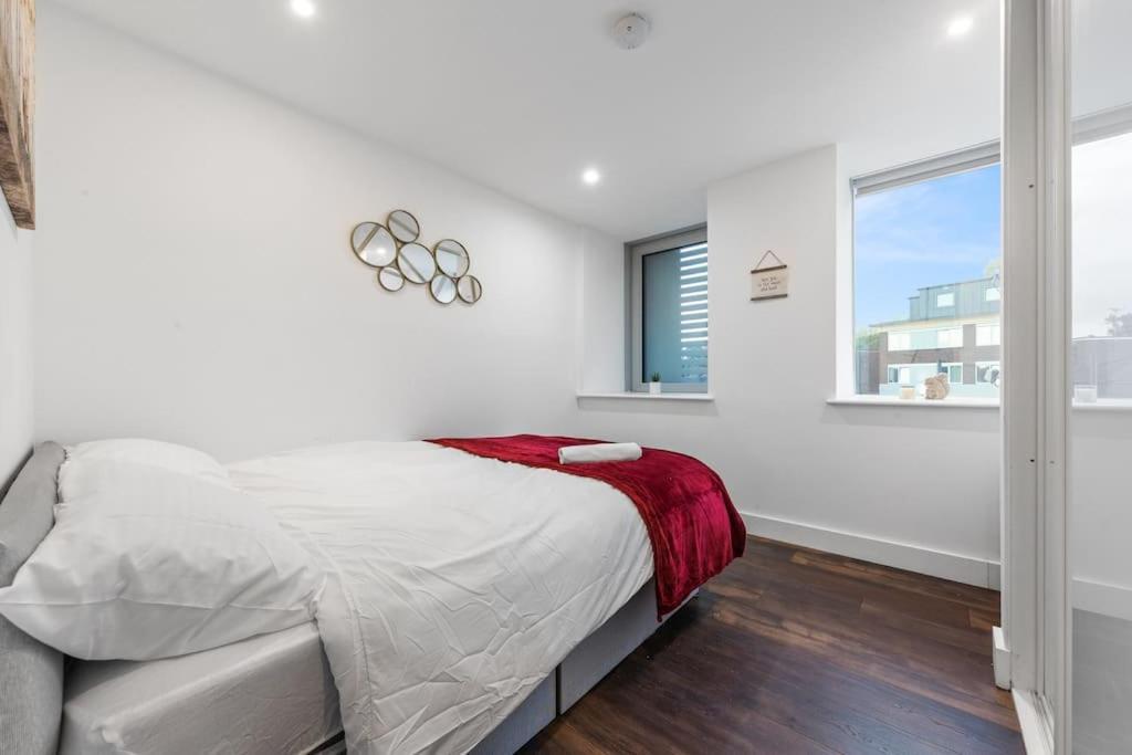 Апартаменти Sleep 7 20 Mins From London Waterloo Bp8 Екстер'єр фото